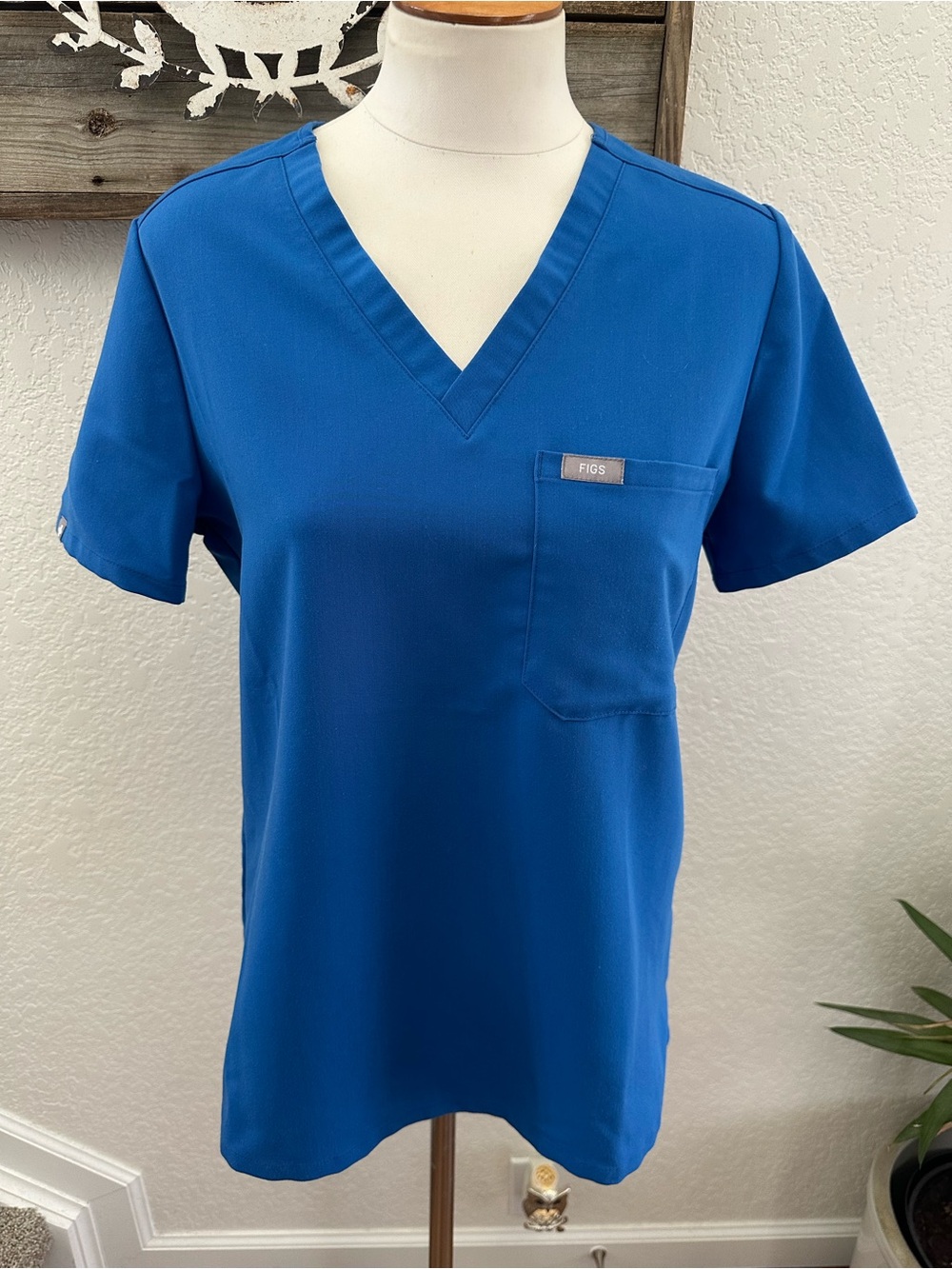 Figs technical royal blue scrub top ladies size Small
